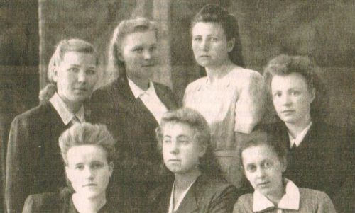 Выпускницы  Горьковского сельскохозяйственного  института_1947 год_Первая справа в верхнем ряду