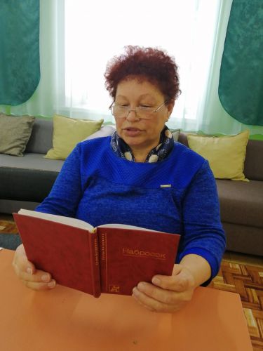 Валентина Чуфенева читает стихи Е лены Безруковой
