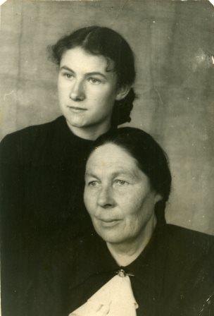 Оля с мамой Марией Амосовной (2)