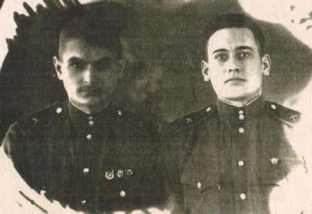 Яков Санников справа